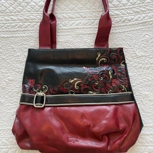 Espe shoulder bag, red and black.